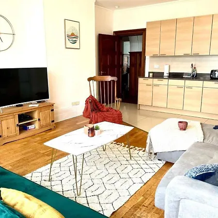 Near Beach 3 Bedroom 公寓 锡斯凯尔