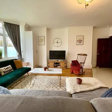 Near Beach 3 Bedroom * 锡斯凯尔