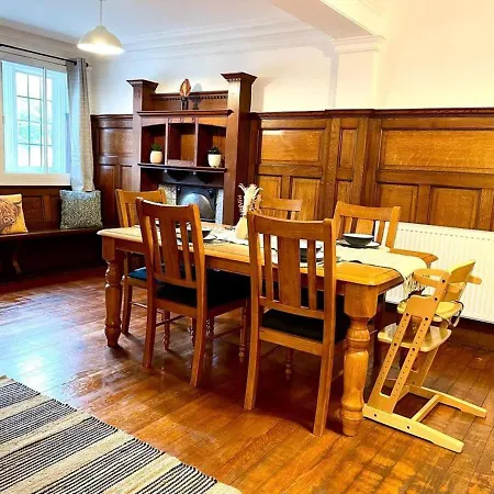 Near Beach 3 Bedroom Apartment *