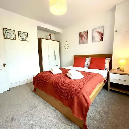 Apartment Near Beach 3 Bedroom