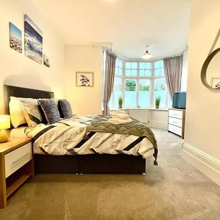 Near Beach 3 Bedroom