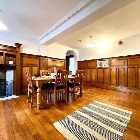 Near Beach 3 Bedroom Apartment *
