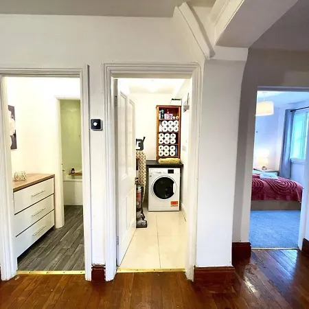 Near Beach 3 Bedroom Apartment