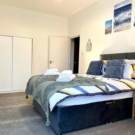 Near Beach 3 Bedroom Apartment