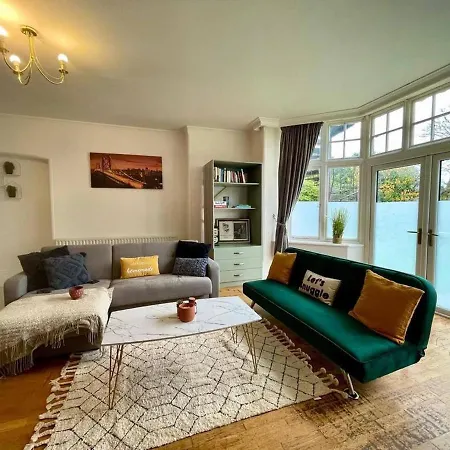 Near Beach 3 Bedroom *