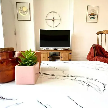 Apartment Near Beach 3 Bedroom