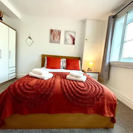 Near Beach 3 Bedroom *