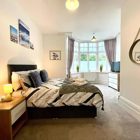 Apartment Near Beach 3 Bedroom *