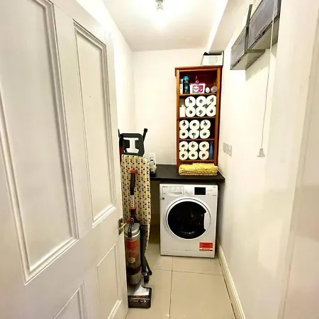 Apartment Near Beach 3 Bedroom *