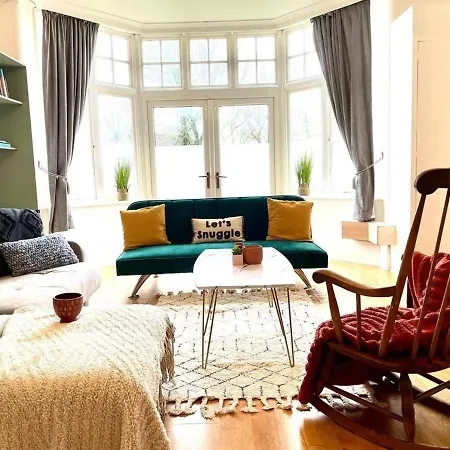 Near Beach 3 Bedroom