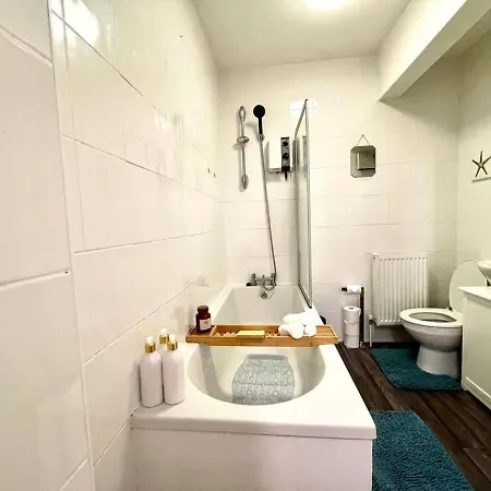Near Beach 3 Bedroom Apartment