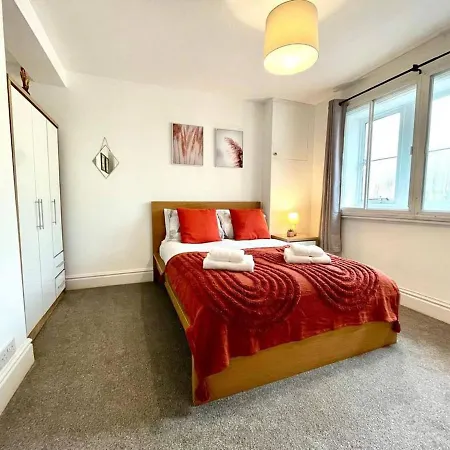 Near Beach 3 Bedroom *