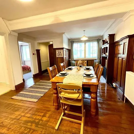 아파트 Near Beach 3 Bedroom *