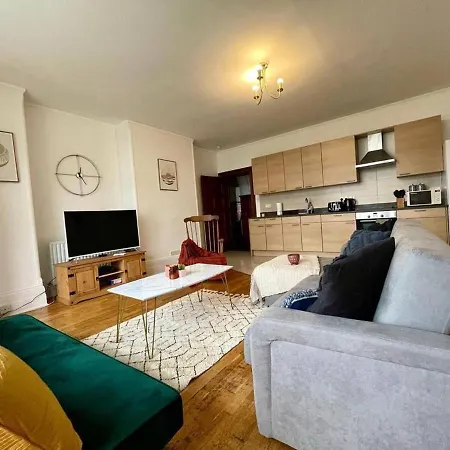아파트 Near Beach 3 Bedroom *