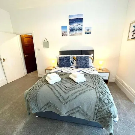 Near Beach 3 Bedroom *